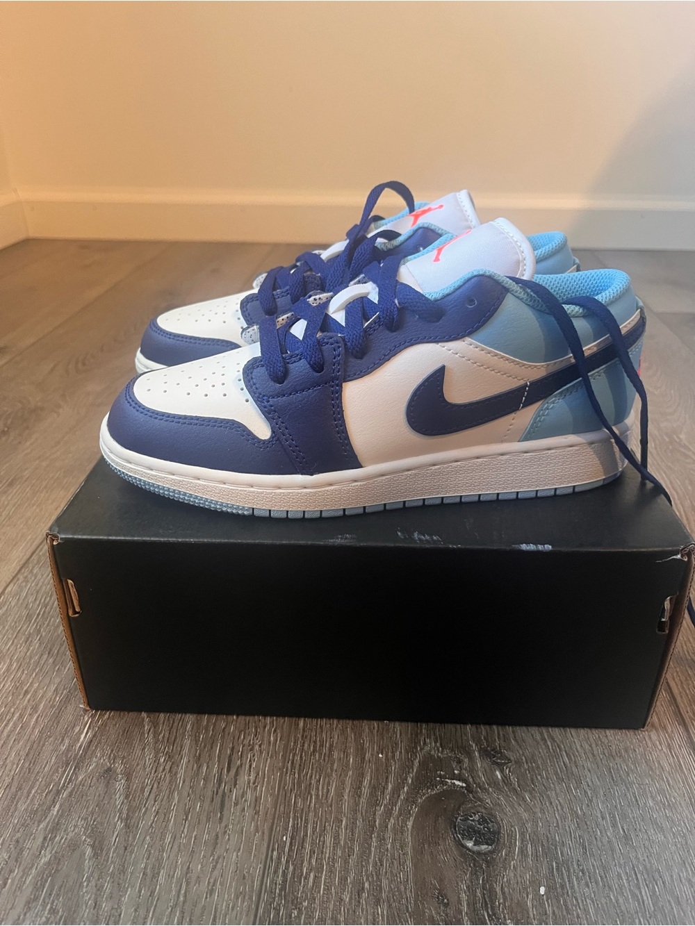 Nike Air Jordan 1 Retro Low Top OG (GS) Size 4Y Blue White Navy Shoe Sneakers